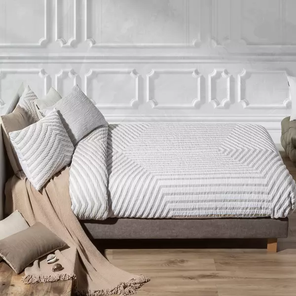 Manterol Linji Chic Jacquard Bed Spread with Geometric Pexagon pattern - King & Super King - Beige