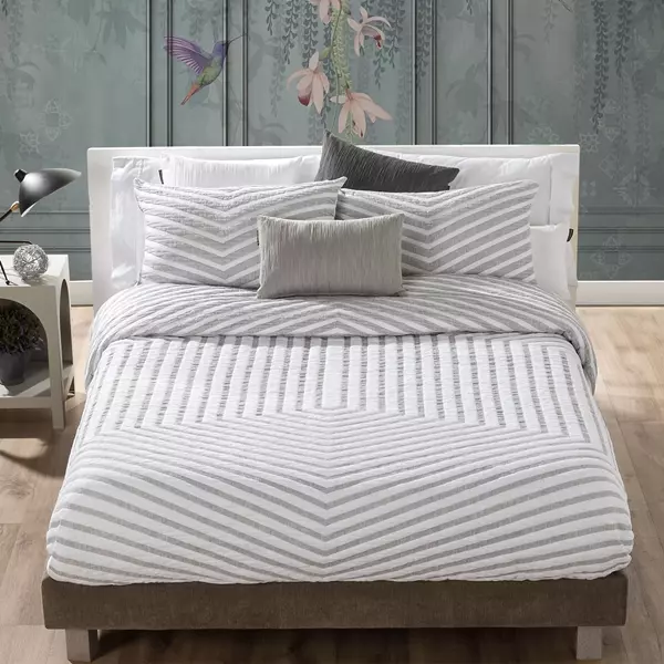 Manterol Linji Chic Jacquard Bed Spread with Geometric Pexagon pattern - King & Super King - Grey
