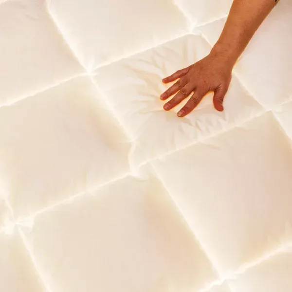 Paradies "Galma" Goose Down Comforter - 100% Down Filling & 100% Cotton Cover - White (Made in Germany) product thumbnail 4