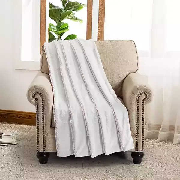 Nova Home Serengeti Fur Throw - 130x170 cm - Blush product thumbnail 4