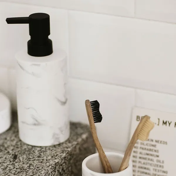 Andrea Liquid Soap Dispenser BA68134 - Ceramic - 250 ML - White & Black product thumbnail 2