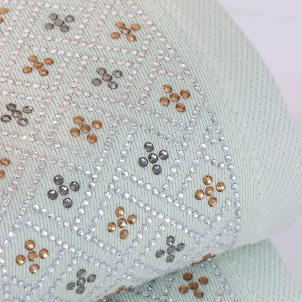 Nova Home Roberta Towel with Silver Details - 100% Cotton - 50x90 Cm - Light Grey product thumbnail 4