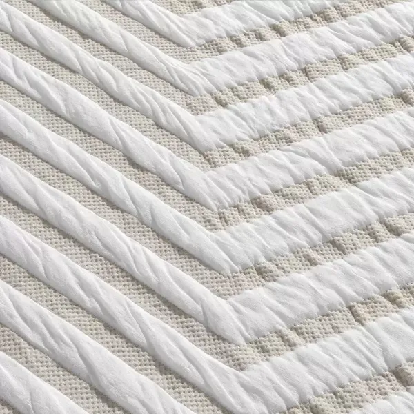 Manterol Linji Chic Jacquard Bed Spread with Geometric Pexagon pattern - King & Super King - Beige product thumbnail 2